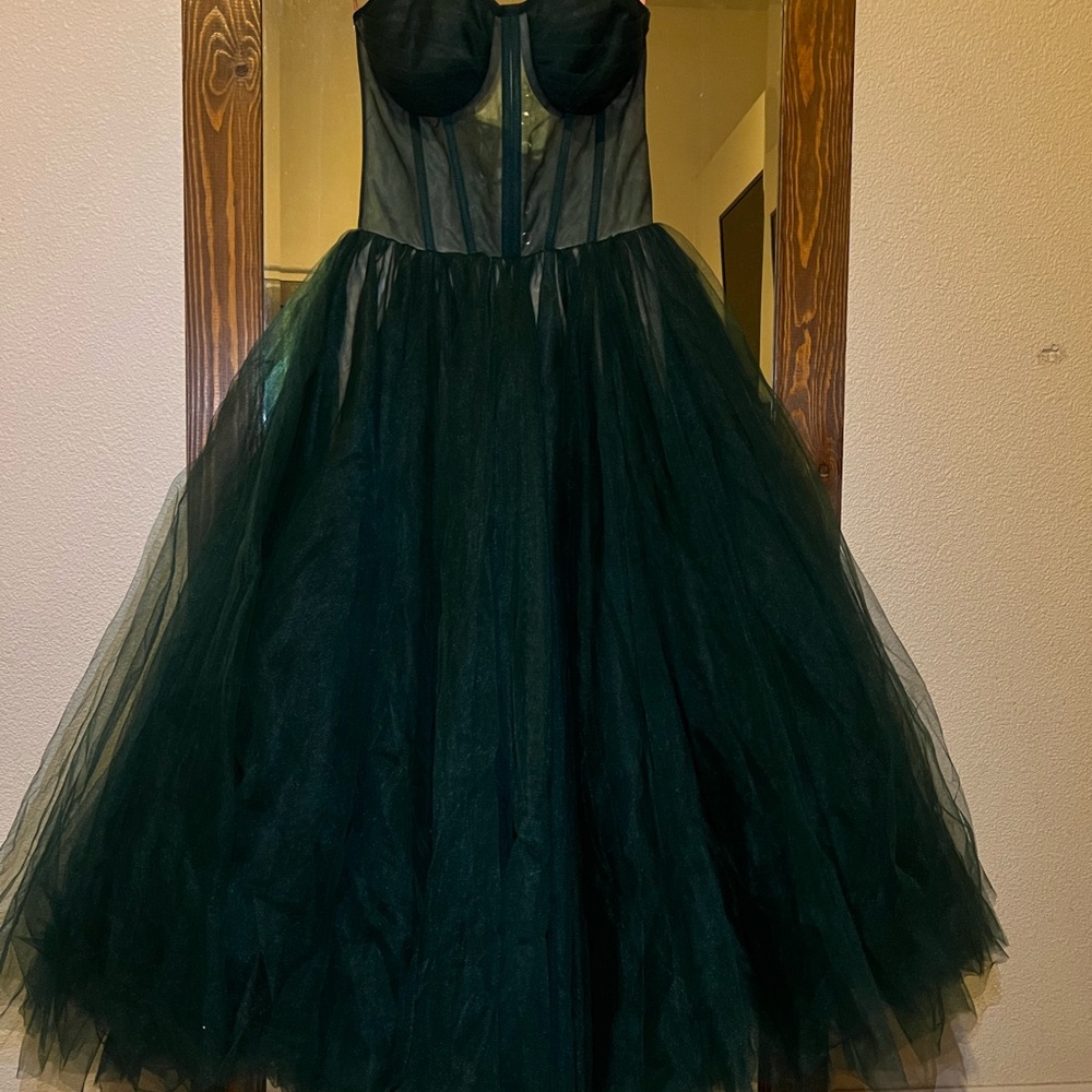 Elegant Dark Green Tulle Gown
